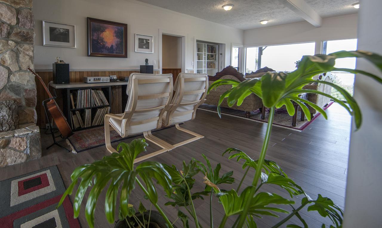 Shangri-La Oceanfront Vacation Home Bedwell Harbour Ngoại thất bức ảnh