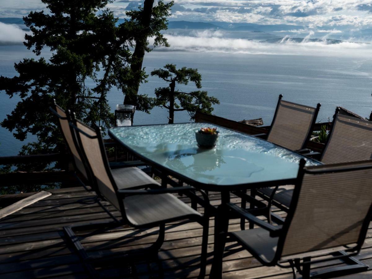 Shangri-La Oceanfront Vacation Home Bedwell Harbour Ngoại thất bức ảnh