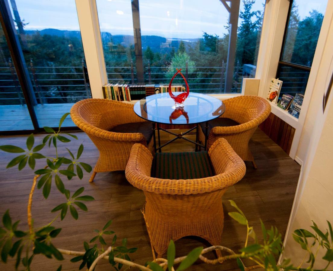 Shangri-La Oceanfront Vacation Home Bedwell Harbour Ngoại thất bức ảnh